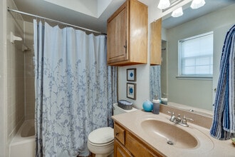 Barrington Apartments in Tulsa, OK - Building Photo - Interior Photo