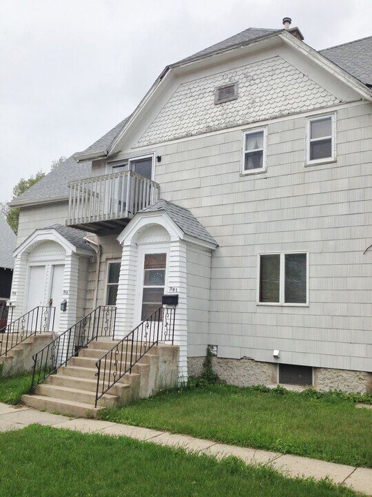 301 5th St SE in Watertown, SD - Building Photo