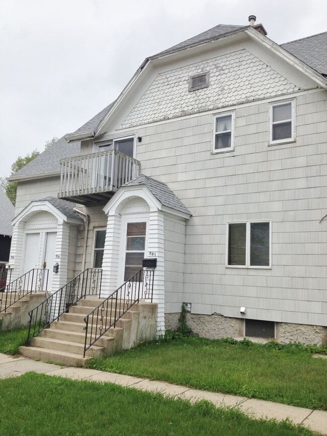 property at 301 5th St SE