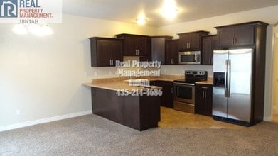 449 E Red Fox Ln in Vernal, UT - Building Photo - Building Photo