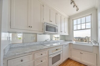 1201 California St, Unit 1105 in San Francisco, CA - Foto de edificio - Building Photo