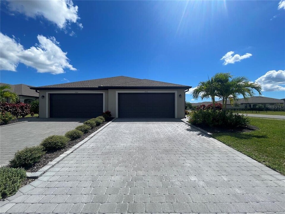 1912 Saddlewood Cir in Port Charlotte, FL - Building Photo