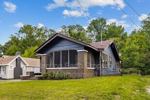 8215 Rugby Ave in Birmingham, AL - Building Photo