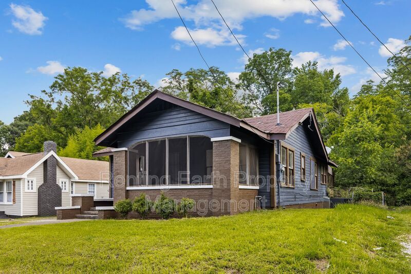 8215 Rugby Ave in Birmingham, AL - Building Photo