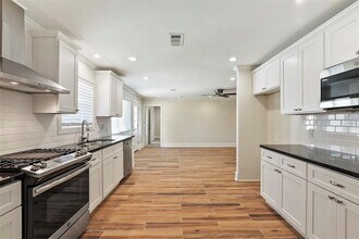 10623 Ivyridge Rd in Houston, TX - Building Photo - Building Photo