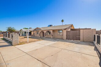8107 W College Dr in Phoenix, AZ - Building Photo - Building Photo