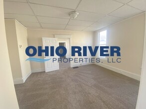 1017 S Zane Hwy, Unit 5 in Martins Ferry, OH - Foto de edificio - Building Photo