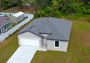 238 Nashua Ave S in Lehigh Acres, FL - Foto de edificio - Building Photo