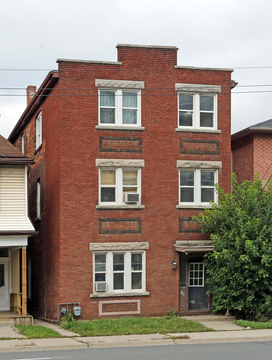 66 Victoria Ave S in Hamilton, ON - Building Photo