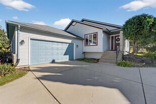 2906 Brian Ln in Fitchburg, WI - Building Photo