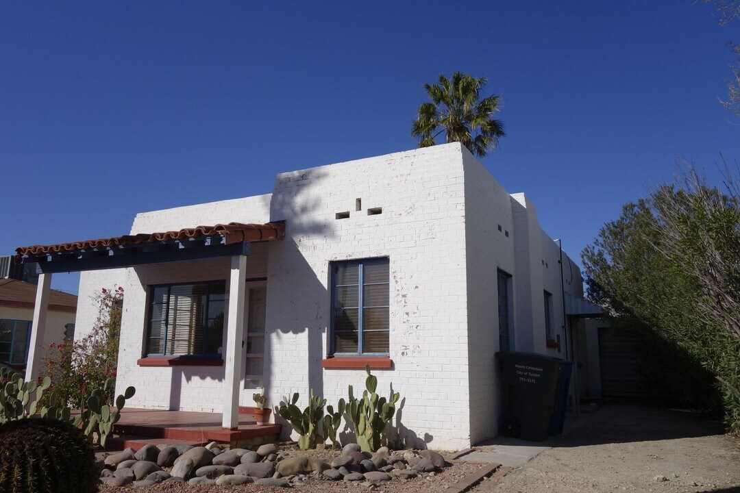 1927 E 10th St in Tucson, AZ - Building Photo