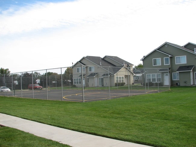 Pinehurst Townhomes in Nampa, ID - Building Photo - Building Photo