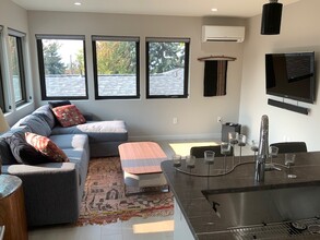738 N Santa Paula Pl in Boise, ID - Foto de edificio - Building Photo