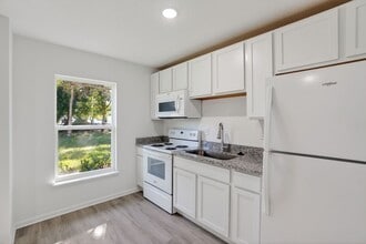 1115 Ave F in Fort Pierce, FL - Foto de edificio - Building Photo