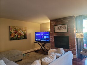 8105 Redlands St in Los Angeles, CA - Foto de edificio - Building Photo