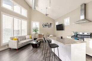 805 The High Rd, Unit SI ID1492686P in Austin, TX - Building Photo