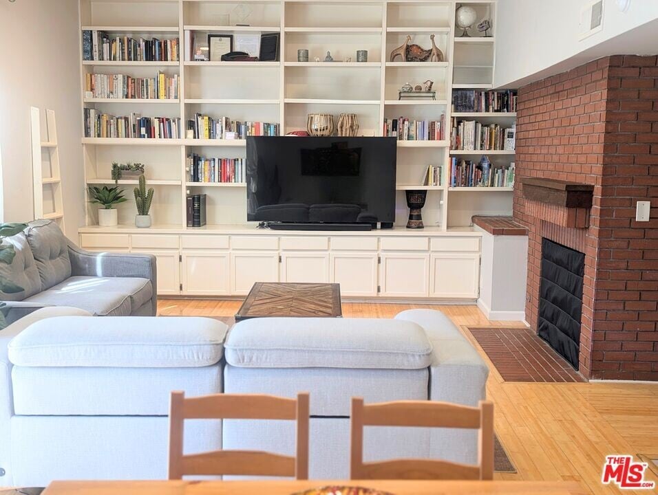 835 S Lucerne Blvd in Los Angeles, CA - Building Photo