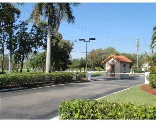 365 SW 86th Ave, Unit 207 in Pembroke Pines, FL - Building Photo - Building Photo