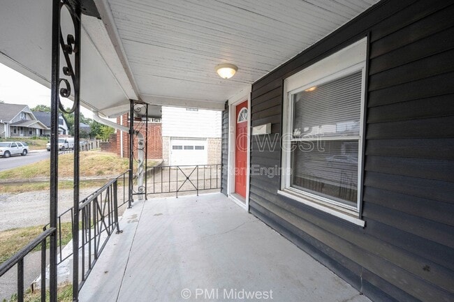 944 E Minnesota St in Indianapolis, IN - Foto de edificio - Building Photo