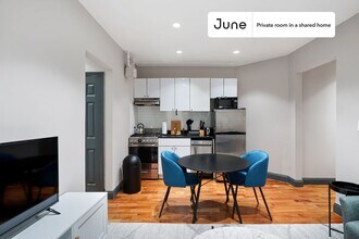 Room in Shared 2 bed/1 bath home, Unit B in New York, NY - Building Photo - Building Photo