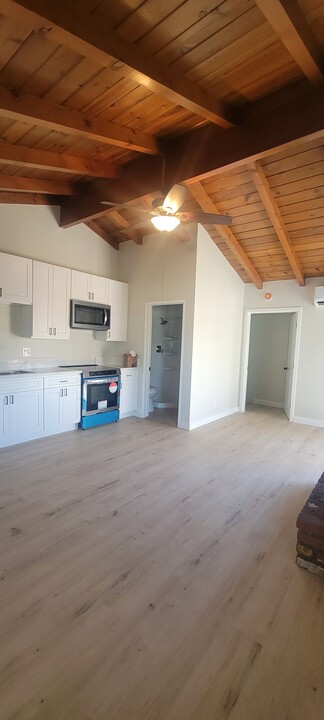 7237 Citronell Ave, Unit Back-house in Pico Rivera, CA - Foto de edificio