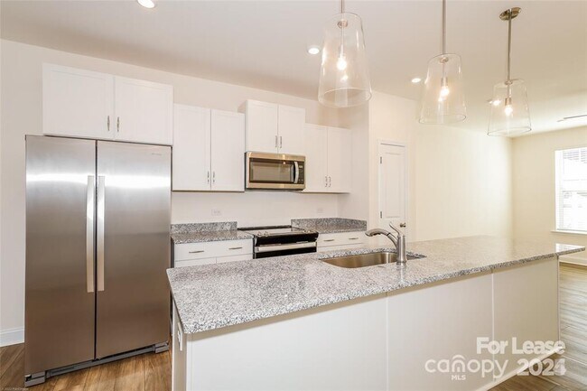 2107 S Msn Ln in Charlotte, NC - Building Photo - Building Photo