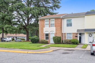 1579 Darren Cir in Portsmouth, VA - Building Photo - Building Photo