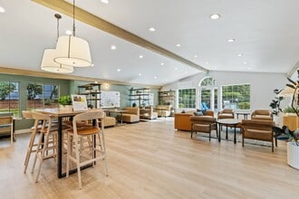 Windsor Juanita Bay in Kirkland, WA - Building Photo - Building Photo