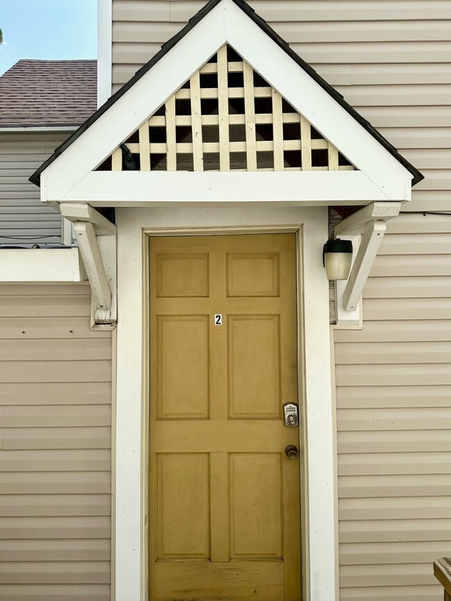 515 E Tuscaloosa St, Unit 3 Fully Furnished in Florence, AL - Foto de edificio - Building Photo