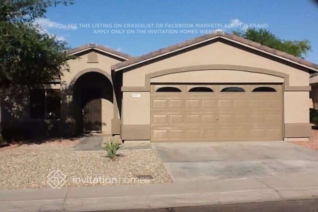 8207 S 18th St in Phoenix, AZ - Foto de edificio - Building Photo