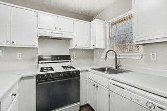 2031 Sitser Ln, Unit Apt C in Atlanta, GA - Building Photo - Building Photo