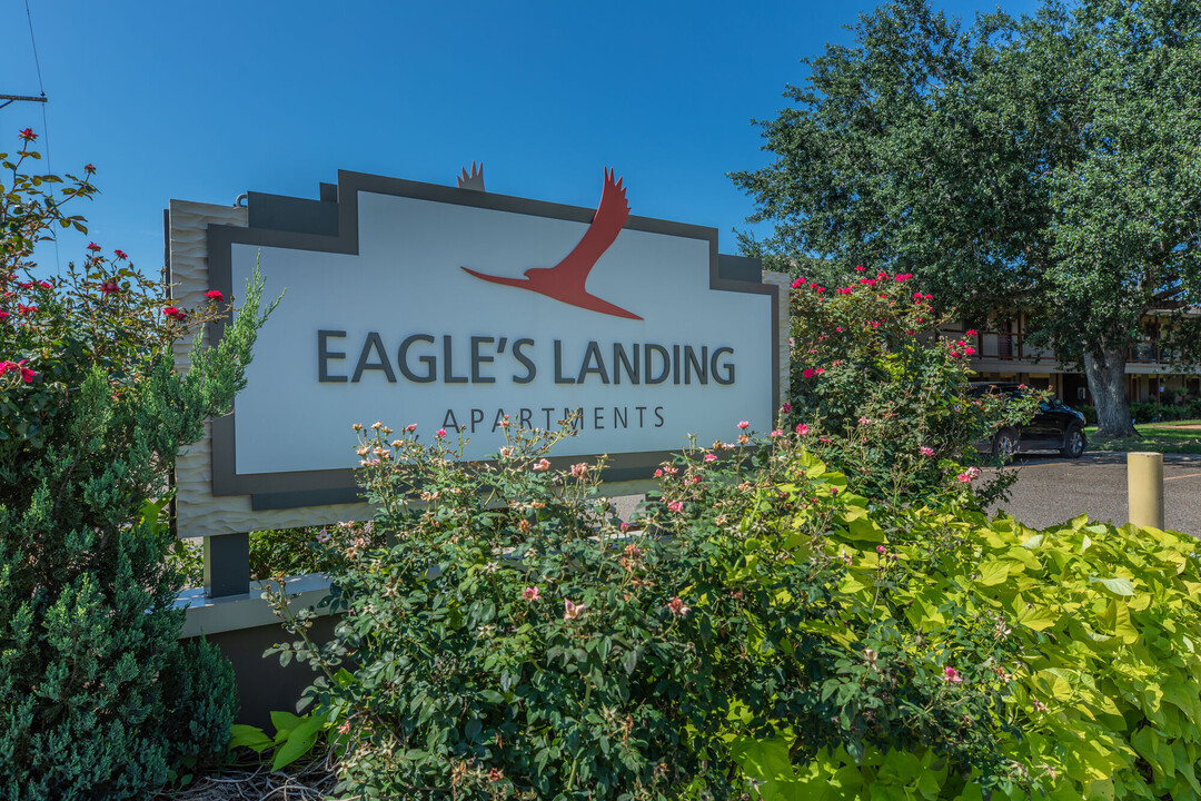 Eagles Landing in Beeville, TX - Foto de edificio