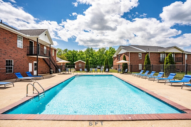 Saddlebrook Apartments in Murfreesboro, TN - Building Photo - Building Photo