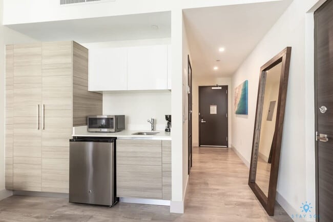 777 N Ocean Dr in Hollywood, FL - Building Photo - Building Photo