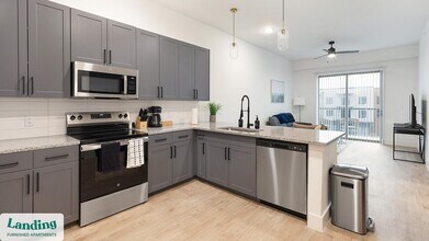 650 E Sycamore St in Denton, TX - Building Photo - Building Photo