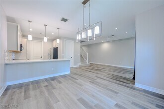7320 Rockefeller Dr in Naples, FL - Building Photo - Building Photo