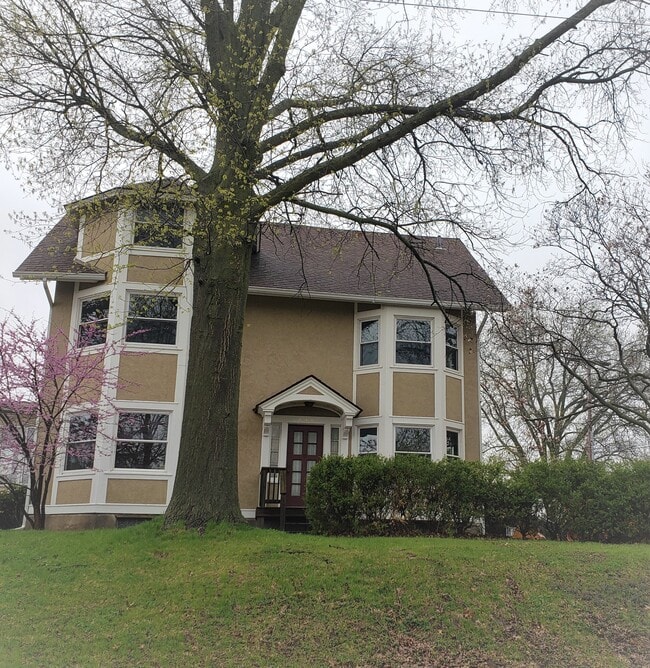 636 21st St in Bettendorf, IA - Building Photo - Building Photo