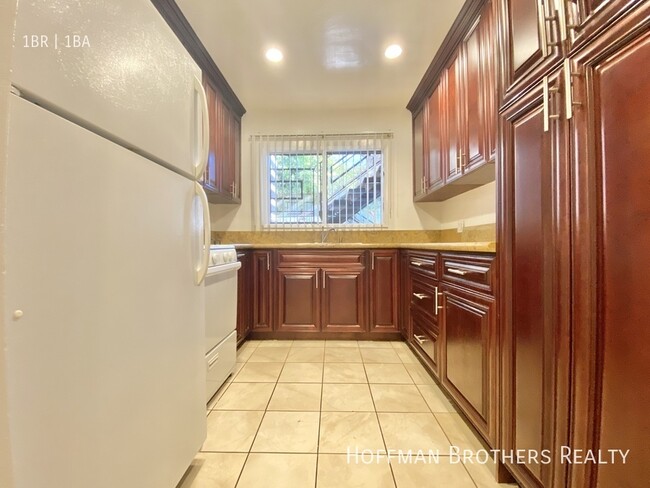8407 Clinton Ave in Los Angeles, CA - Building Photo - Building Photo