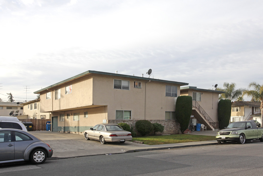 2094 Royal Dr in Santa Clara, CA - Building Photo