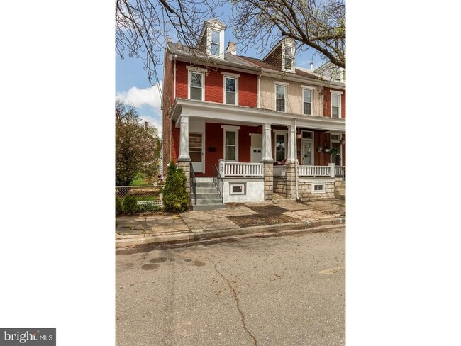 849 Queen St in Pottstown, PA - Building Photo - Building Photo