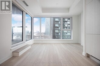 1 Quarrington Lane in North York, ON - Building Photo - Building Photo