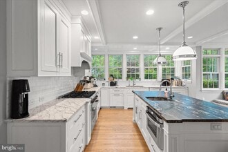 3701 Blackthorn Ct in Chevy Chase, MD - Foto de edificio - Building Photo