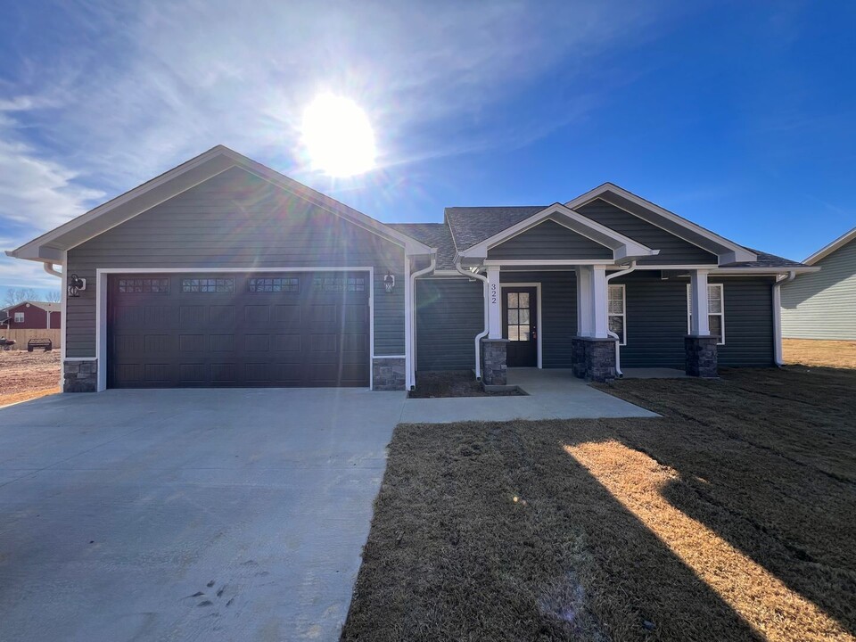 322 Apple Park Wy in Poplar Bluff, MO - Building Photo