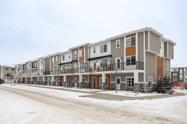 637 Savanna Blvd NE in Calgary, AB - Building Photo - Primary Photo