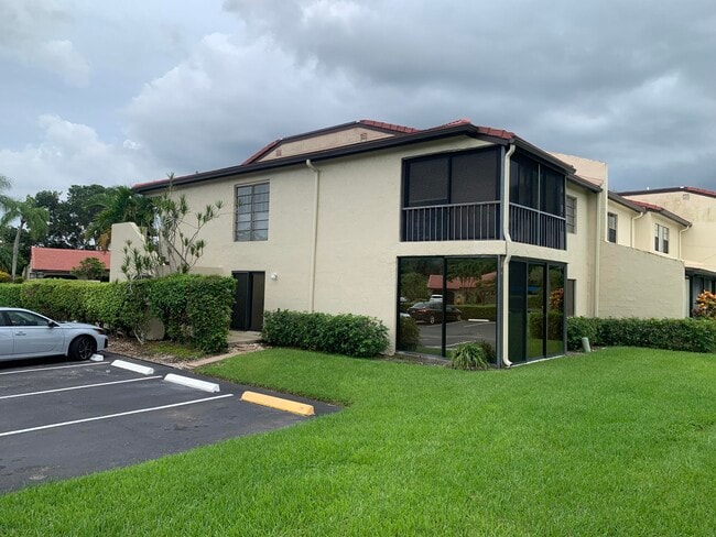 8520 Casa Del Lago in Boca Raton, FL - Building Photo - Building Photo
