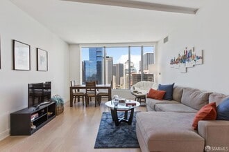 338 Main St, Unit 23H in San Francisco, CA - Foto de edificio - Building Photo