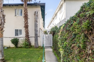 921 N. Cedar St. in Inglewood, CA - Foto de edificio - Building Photo