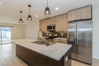 421 C Ave NW in Cedar Rapids, IA - Building Photo - Building Photo