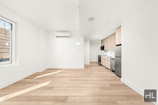 BRUCKNER BOULEVARD in Bronx, NY - Building Photo