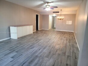 4832 Esedra Ct in Greenacres, FL - Foto de edificio - Building Photo